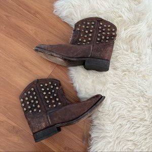 Frye Wyatt Studded Cowboy Boot - 7